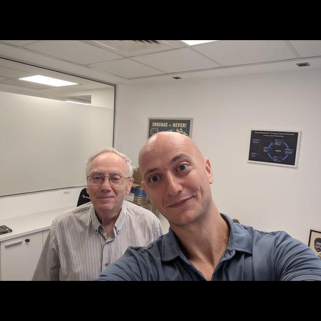 פרק #429 - פרופ' מריו ליביו כותב מדע - podcast episode cover